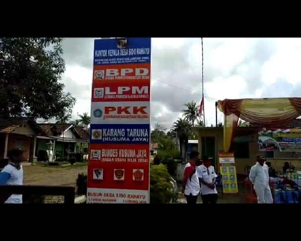 Cegah Covid -19, Pemdes Sidorahayu Lakukan Penyemprotan Disinfektan dan Pembagian APD