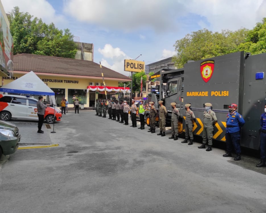 Dalam Hari Bhayangkara ke-74 Polresta Pekanbaru Laksanakan Penyemprotan Disinfektan Massal