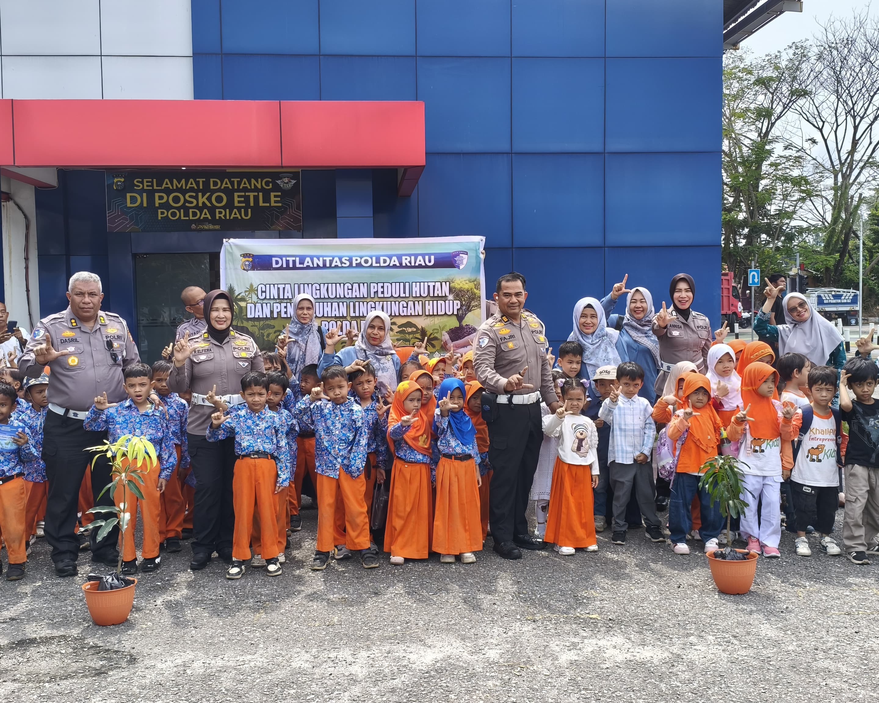 Ditlantas Polda Riau Tanamkan Budaya Tertib Lalu Lintas Dan Cinta Lingkungan Sejak Usia Dini