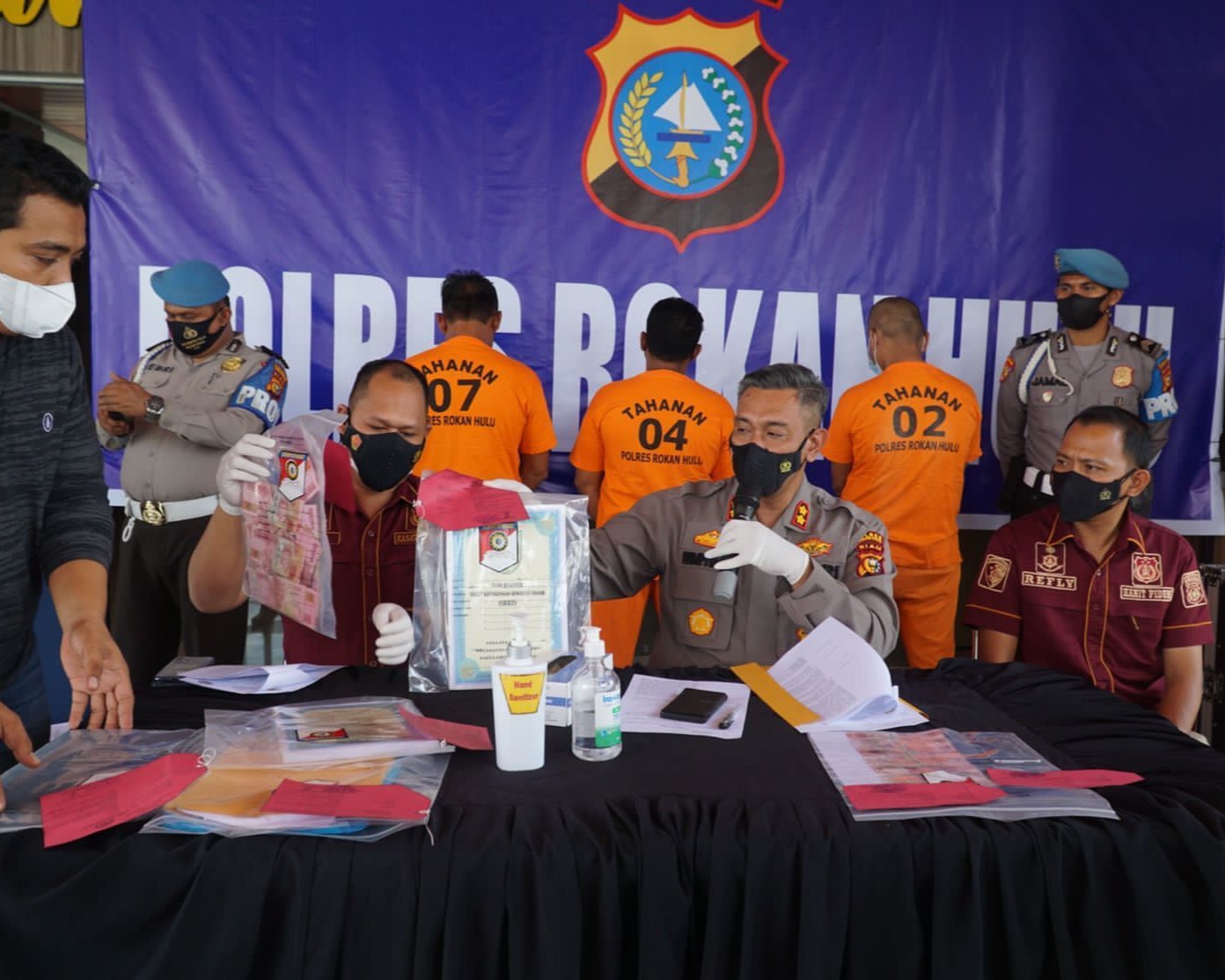 Polres Rohul OTT Kades, Sita Uang 20 Juta Hasil Pungli Pengurusan SKRT Dan SKGR