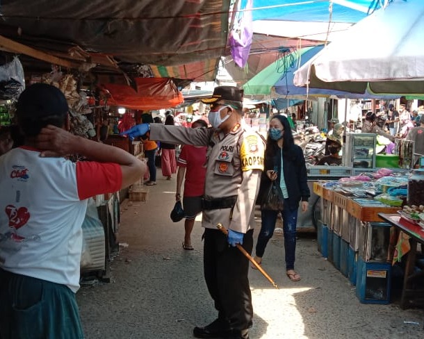 Tim Gugus Tugas Covid-19 Bersama Kapolres Kota Palangka Raya Pemeriksaan Cepat Gelar Rapid Tes Di Pasar Besar