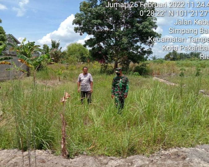 Cegah Karhutla, Babinsa Kodim 0301/PBR Laksanakan Patroli dan Sosialisasi