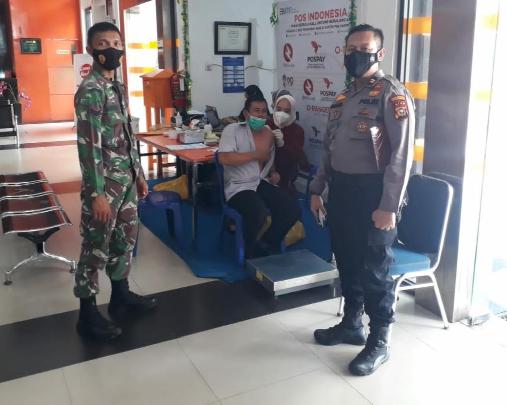 Babinsa Kodim 0301/PBR Monitoring Pelaksanaan Vaksinasi Bagi Lansia