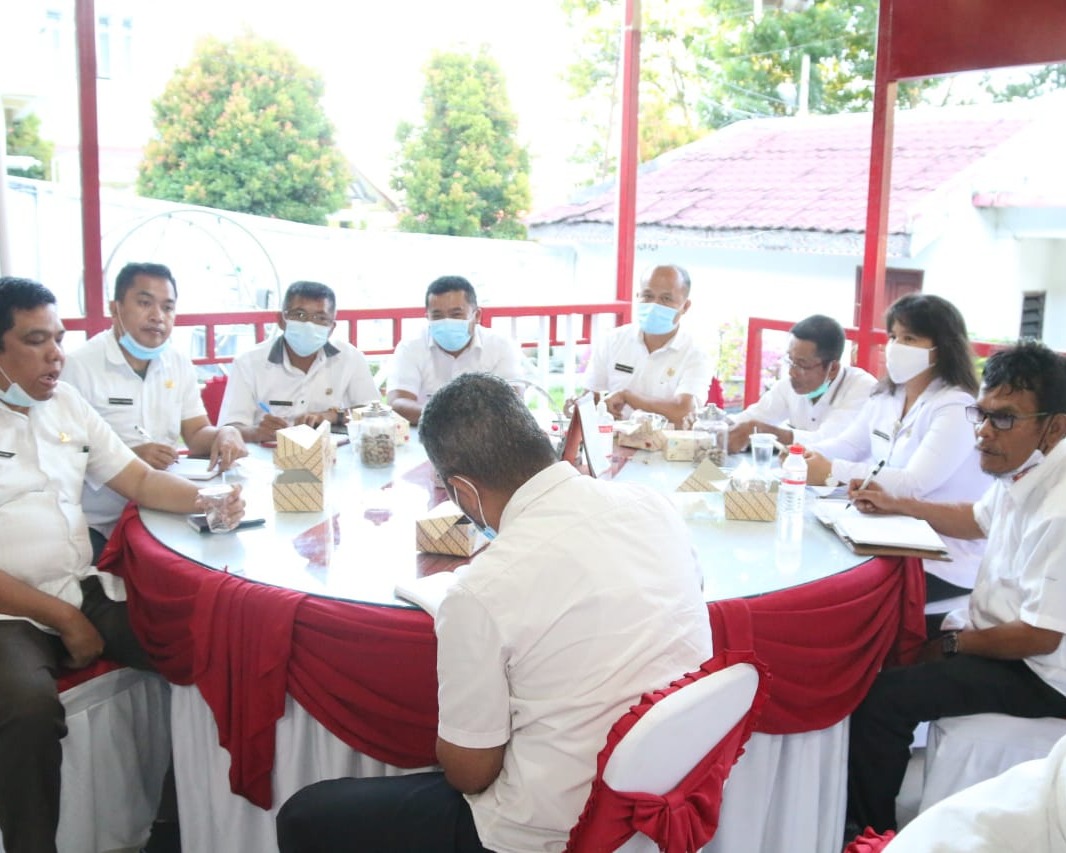 Bupati Pimpin Rapat Penertiban Keramba Jaring Apung di Wilayah Danau Toba Kabupaten Taput