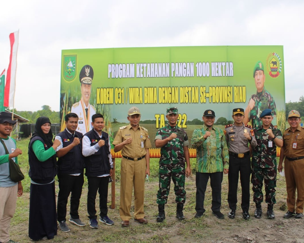 Dandim 0301/PBR Bersama Wakil Wali Kota Dan Forkopimda Hadiri Launching Program Ketahanan Pangan 1000 Hektar Korem 031/WB dan Distan Se-Provinsi Riau Secara Virtual