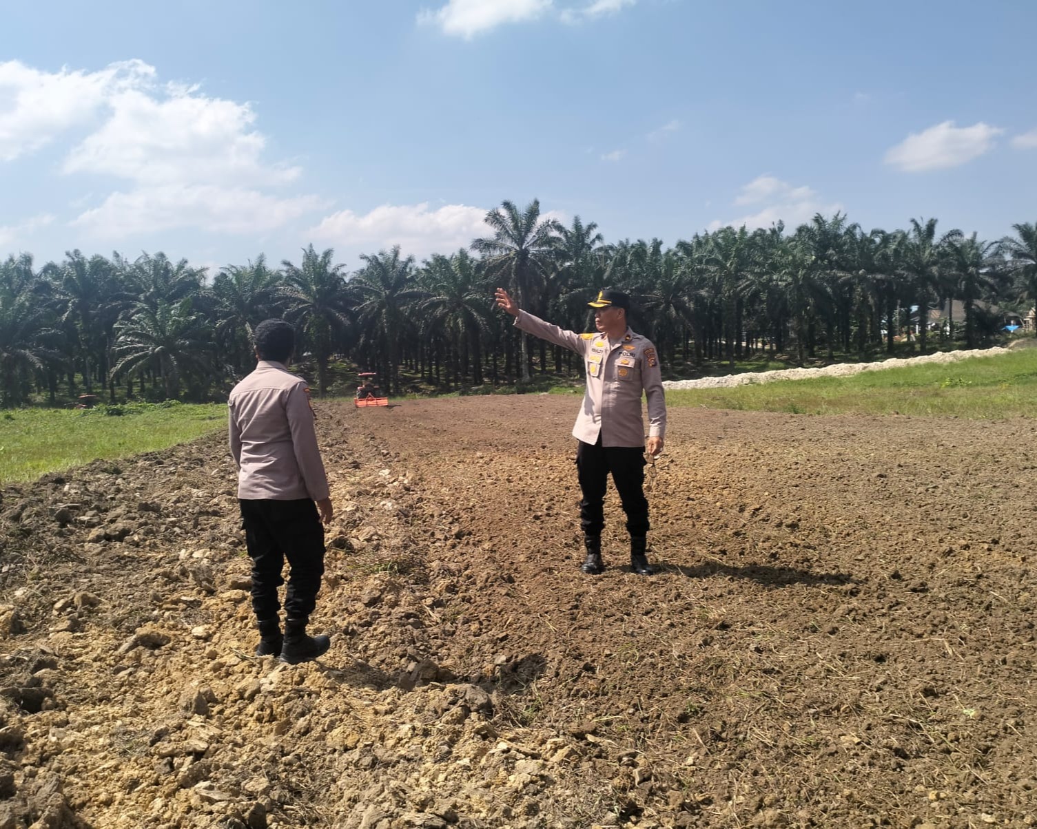 Polsek Cek Pengolahan Lahan 7 Ha Jagung di SMK N 1 Pkl Kuras dukung Ketahanan Pangan
