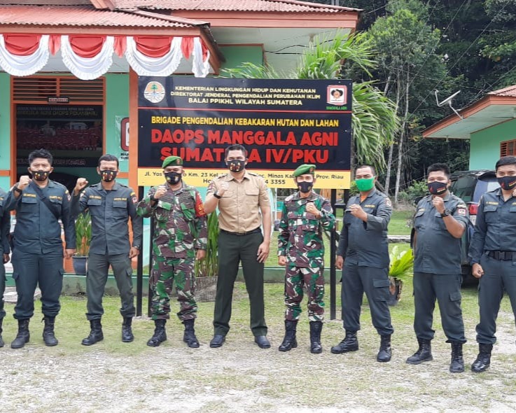 Dinilai Aktif Dalam Penanganan Karlahut, Personil Kodim 0301/PBR Menerima Penghargaan