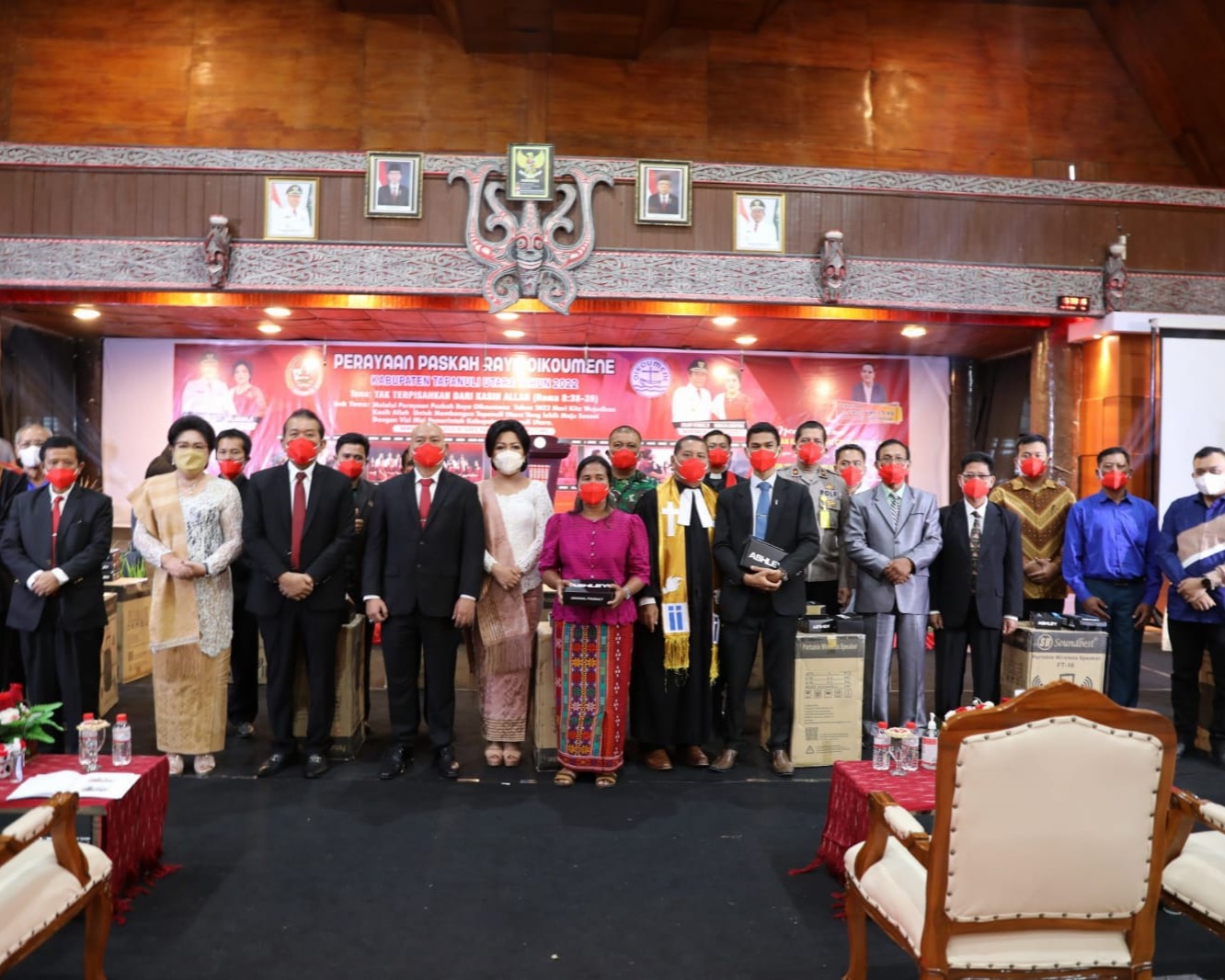 Hadiri Ibadah Perayaan Paskah Raya Oikumene, Bupati Taput Ajak Masyarakat Memaknai Paskah Dengan Mengedepankan Kebersamaan Mendukung Hadirnya Untara