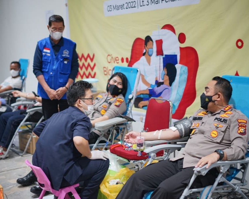 Kerjasama Dengan PSMTI Dan Mall Pekanbaru, Kapolresta Tinjau Vaksinasi Dan Donor Darah
