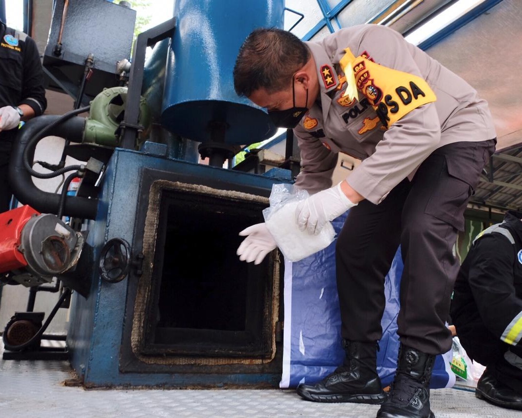 Buah Dari Sinergitas, Polda Riau Bersama BNNP Riau Musnahkan Barang Bukti 122 Kg Sabu dan 10.000 Ekstasi