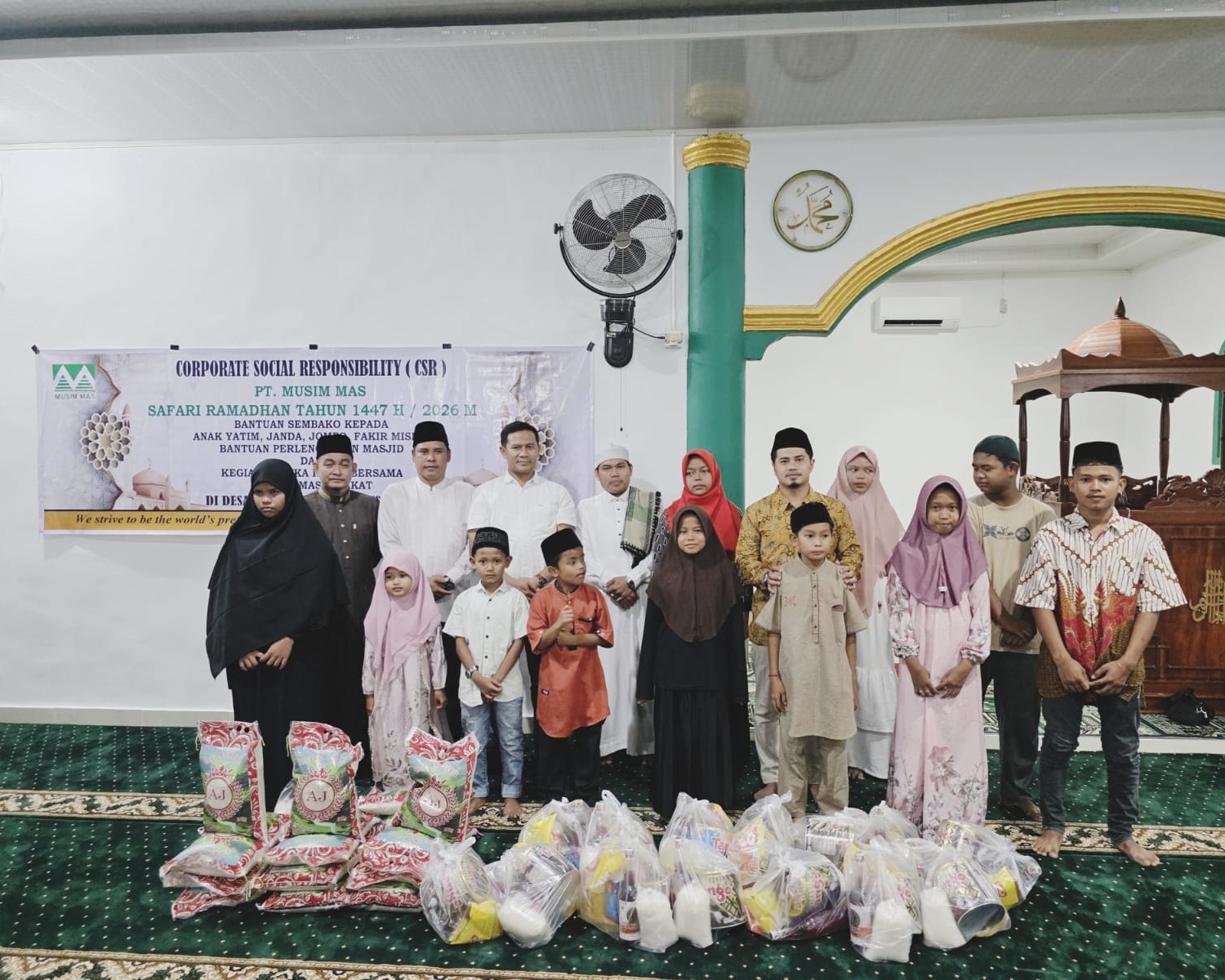 Gelar Safari Ramadhan, PT Musim Mas Bagikan Ratusan Paket Sembako di Desa Operasional Perusahaan