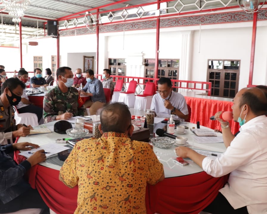 Bupati Taput Bersama Forkopimda Pimpin Rapat Penanganan Covid-19 di Taput