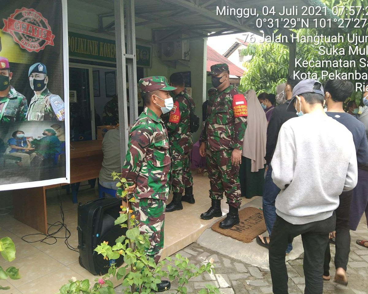 Babinsa Kodim 0301/PBR Memonitor Pelaksanaan Serbuan Vaksinasi di Polirem