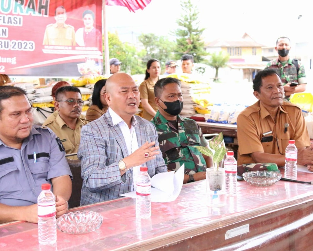 Bupati Taput Nikson Nababan Buka Gelaran Pasar Murah di Tarutung