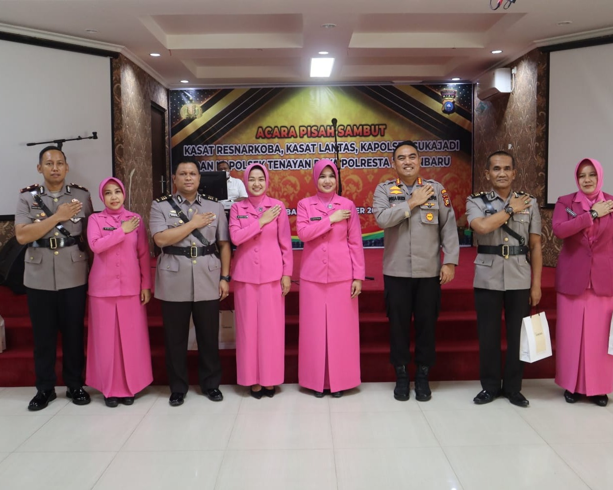 Kapolresta Pekanbaru Pimpin Sertijab Kasat Resnarkoba, Kasat Lantas, Serta Dua Kapolsek