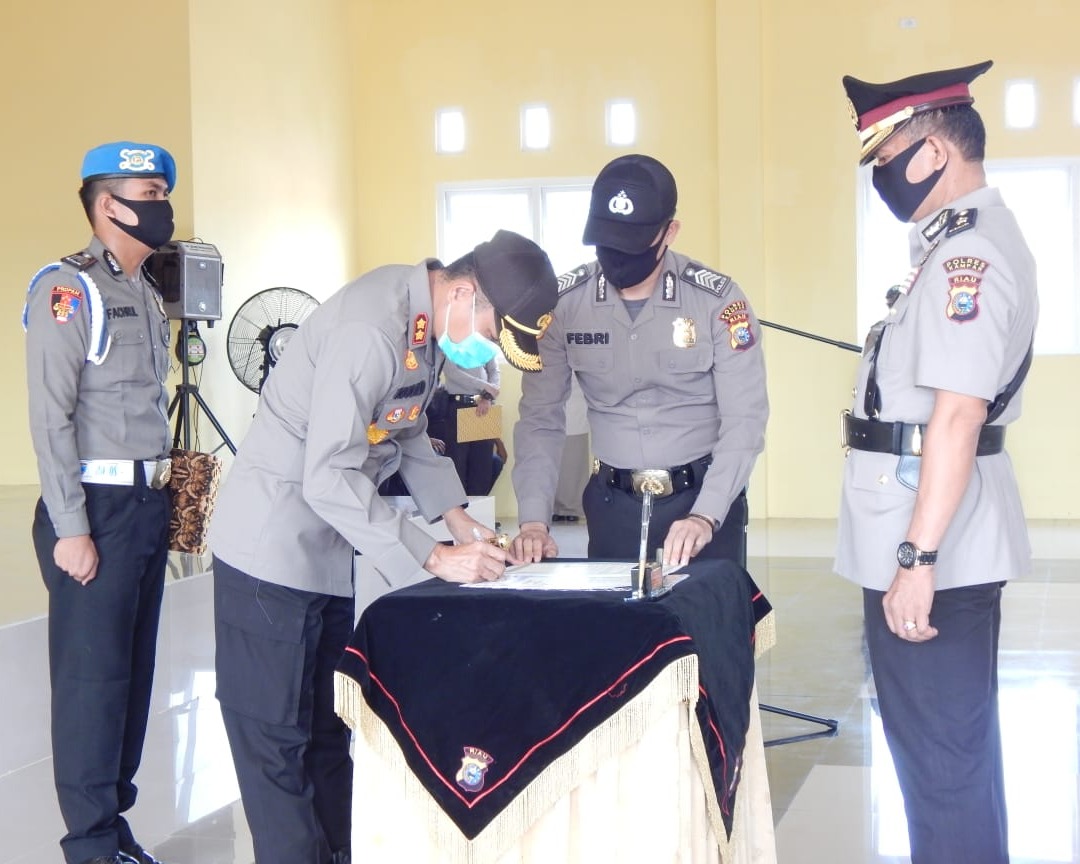 Kapolres Kampar Pimpin Upacara Sertijab Kabag Ren, Kapolsek Kampar Kiri dan Kasat Lantas 