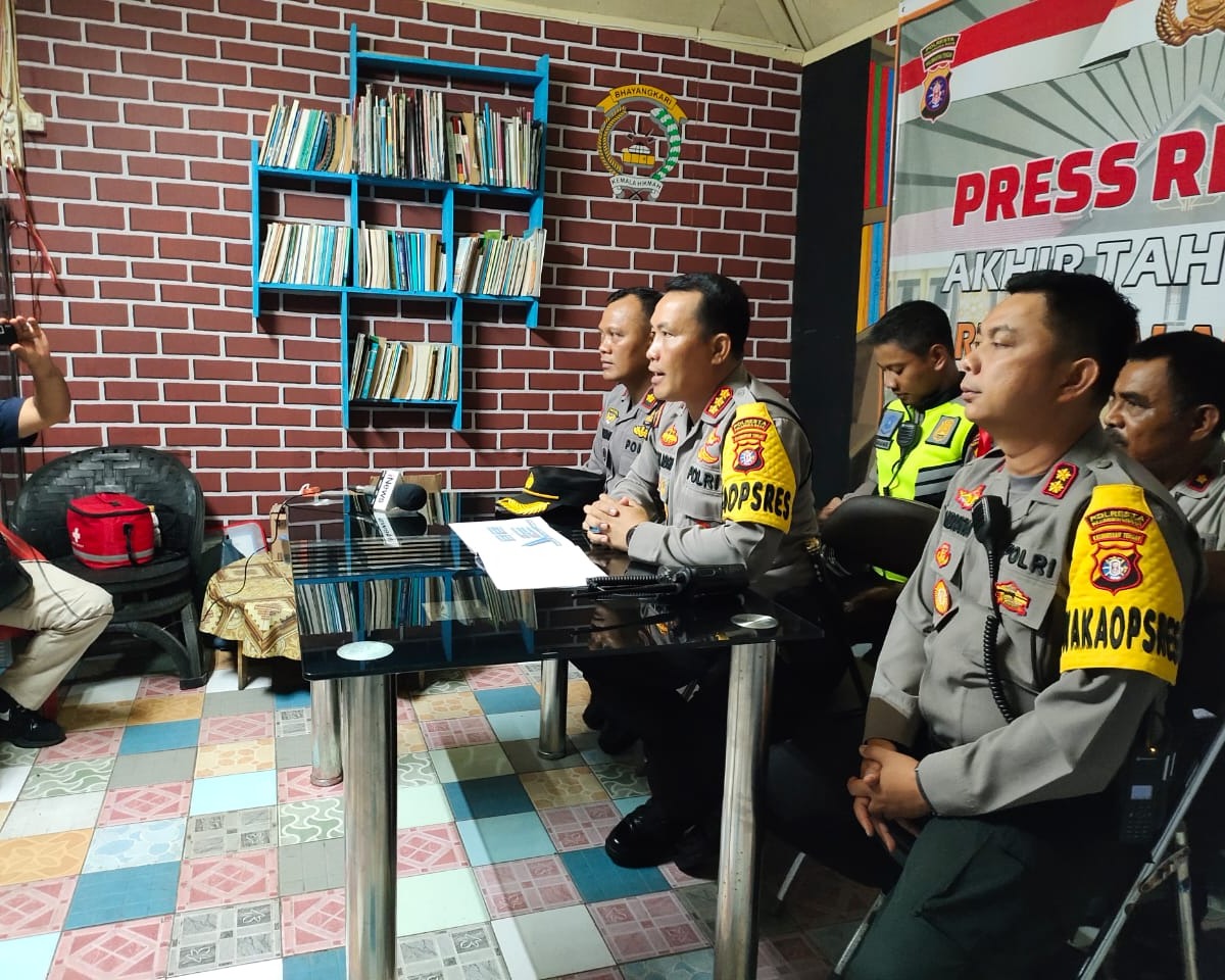 Polresta Palangka Raya Menggelar Konferensi Pers Menjelang Tutup Akhir Tahun 2019 di Pos Polisi Bundaran Besar 