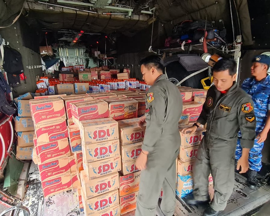 Lanud SMH Kirimkan 14 Ton Bantuan Kemanusiaan Untuk Terdampak Bencana Sumatera