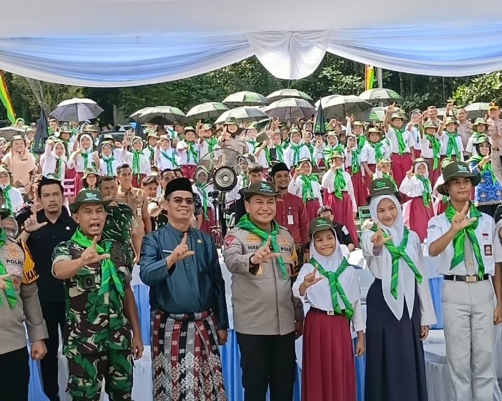 Hari Pohon Nasional 2025, Kapolda Riau Pimpin Penanaman 21.000 Pohon Bareng 500 Siswa