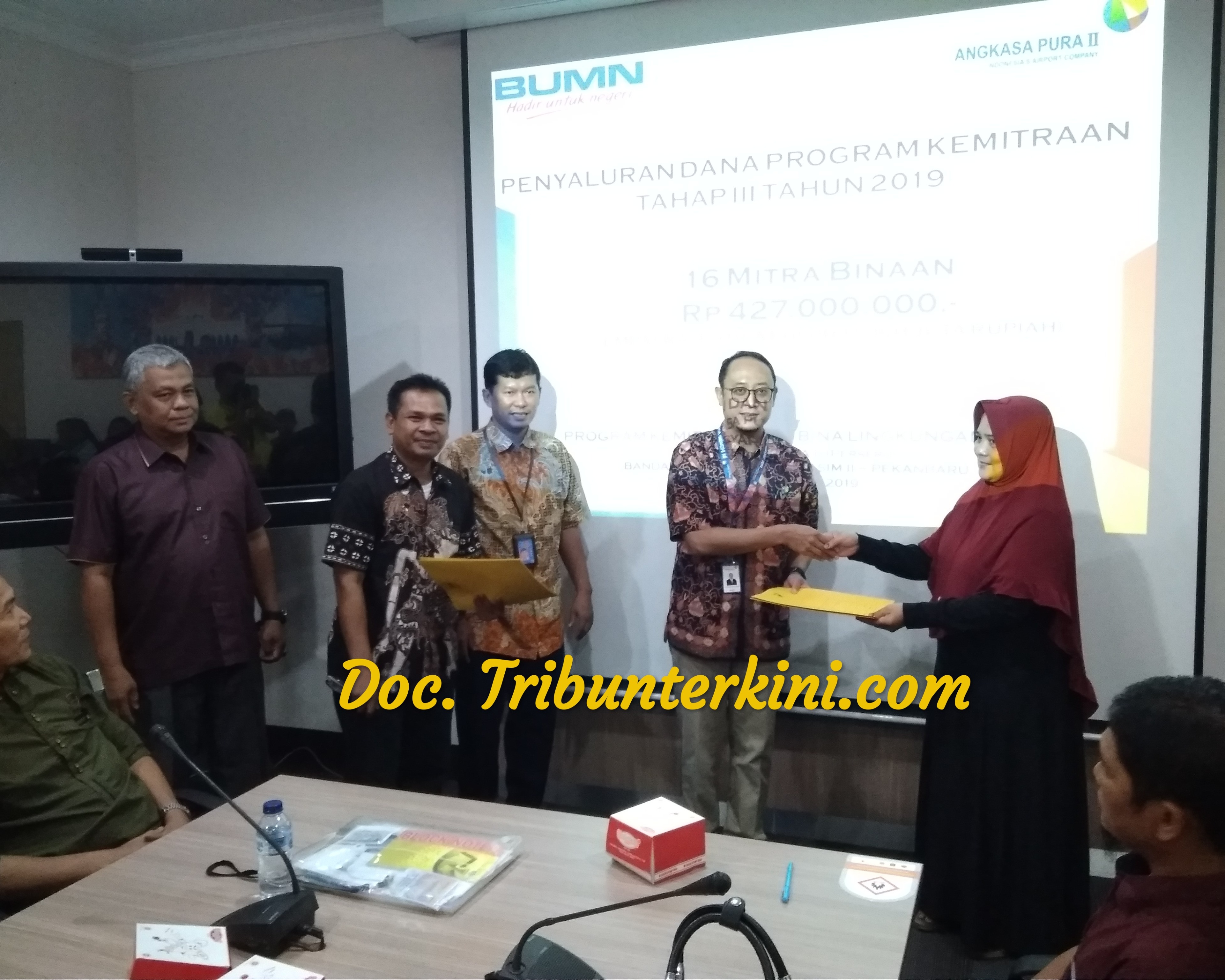 PT. Angkasa Pura II (Persero) Pekanbaru Menyalurkan Dana Program Kemitraan dan Bina Lingkungan Tahap III Tahun 2019