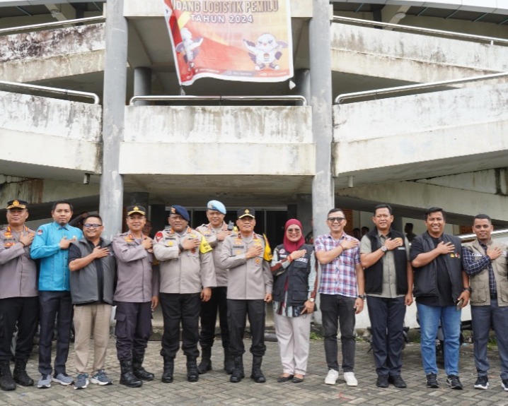 Wakapolda Riau Tinjau Pelipatan Surat Suara di Kampar, Pastikan Keamanan dan Transparansi Pemilu 2024