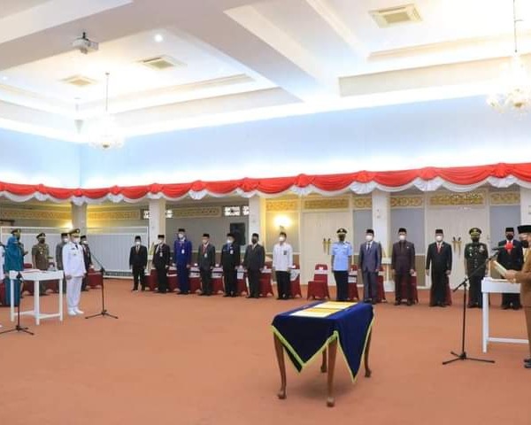 Gubernur Riau Resmi Lantik Kamsol Sebagai Pj Bupati Kampar dan Muflihun Sebagai Pj Wali Kota Pekanbaru