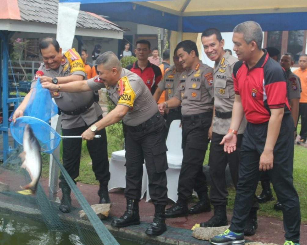 Dalam Rangka HUT TNI ke-74, Kapolda Kalteng  Menyelenggarakan Lomba Mancing