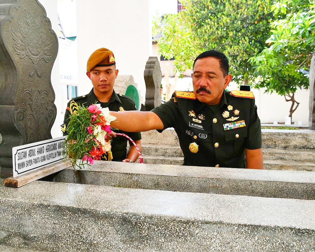 Jelang HUT ke 69 Kodam IV, Pangdam Ziarah ke Makam Pangeran Diponegoro di Makassar