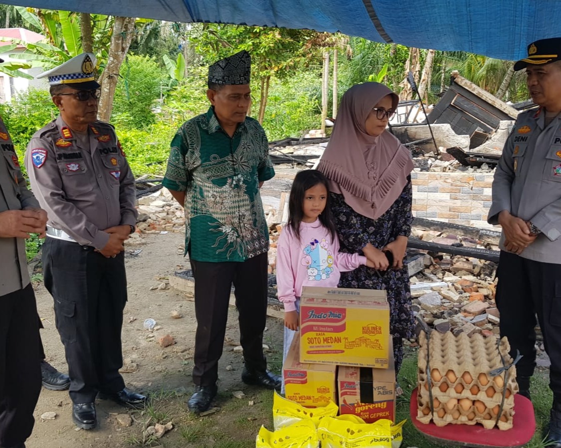 Menyentuh Hati Masyarakat, Polda Riau Terus Hadir Lewat Bansos, Air Bersih Dan Bedah Rumah Sambut Hari Bhayangkara Ke-80