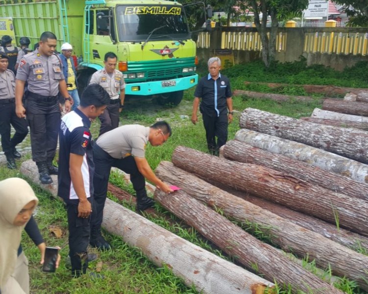 Polres Kotawaringin Barat Gelar Press Release Keberhasilan Operasi Wanalaga Telabang 2019