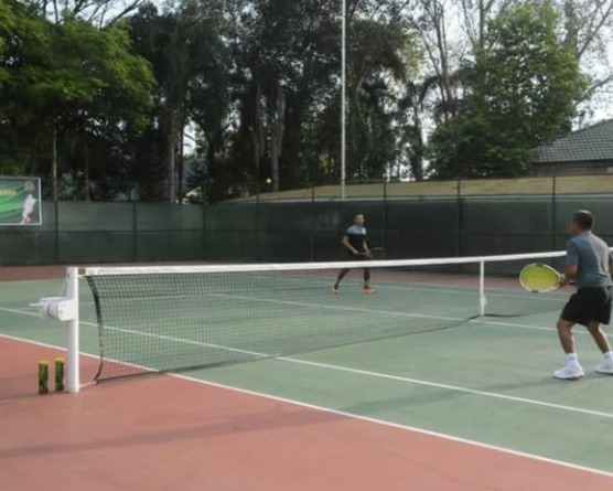 Dandim 0301/PBR Dampingi Pangdam I/BB dan Danrem 031/WB Lakukan Olahraga Tenis Bersama di Lapangan Tenis Korem 031/WB
