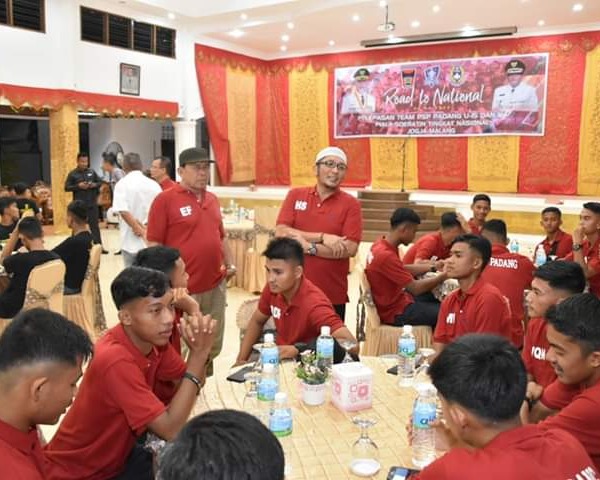 Ikuti Piala Soeratin Tingkat Nasional, Wakil Wali Kota Padang Lepas Dua Tim PSP