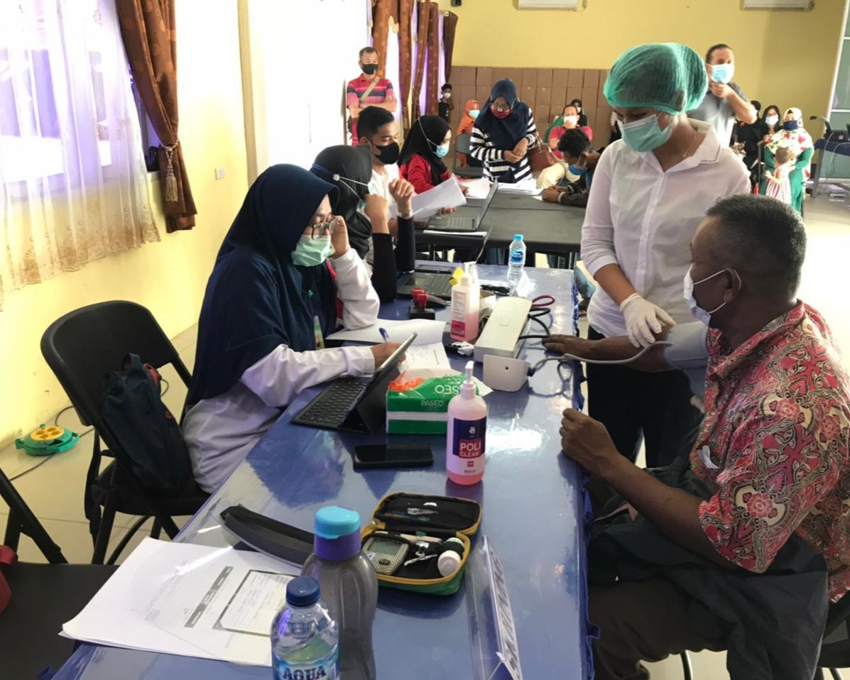 Batalion Vaksinator Polda Riau Back Up Vaksinasi Lansia Di Kabupaten Kampar