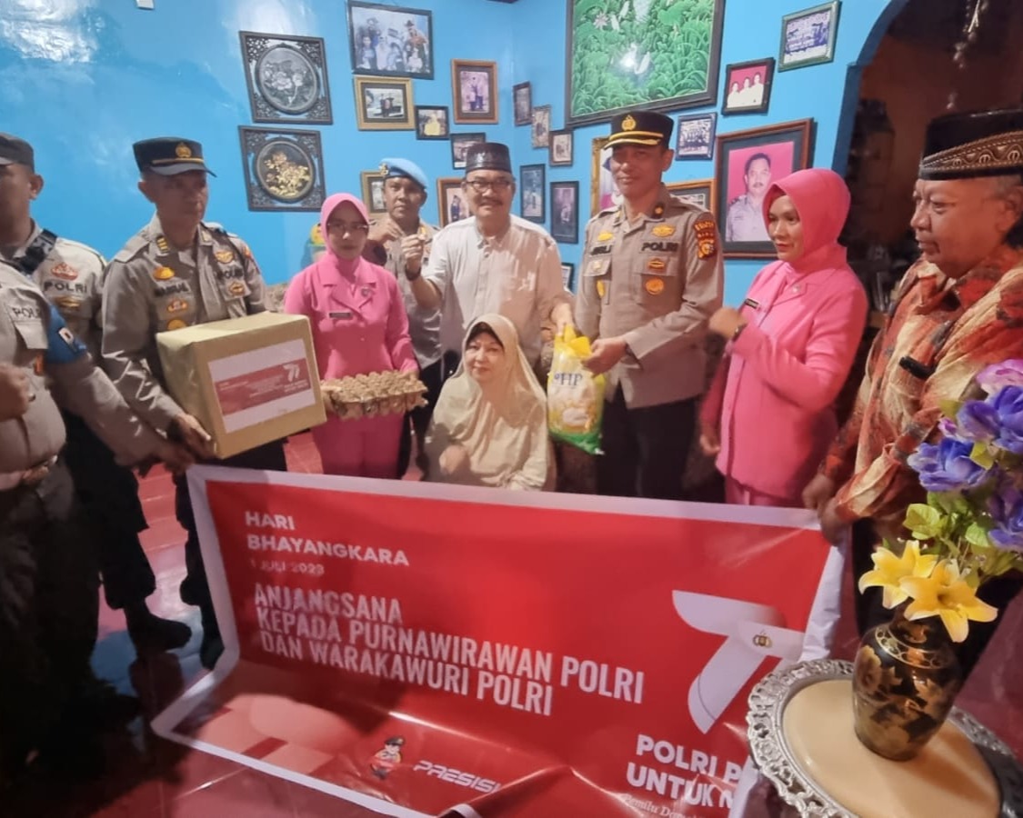 Sambut Hari Bhayangkara Ke-77 Tahun 2023, Polres Dumai Laksanakan Ajangsana dan Silaturahmi Kepada Personil Yang Sakit, Purnawirawan dan Warakawuri