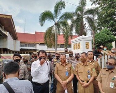 Temui Para Pendemo, Yusri Rasul Sekretaris Disdik Riau Sebut Kewenangan Paket C di PKBM 