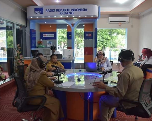 Live di RRI Wako Mahyeldi: Himbau dan Mengantisipasi Terjangkitnya Covid-19 Warga Padang