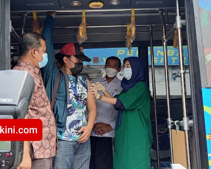 Dalam Upaya Menekan Penyebaran Covid-19, Wali Kota Pekanbaru Launching 5 Unit Bus Vaksinasi
