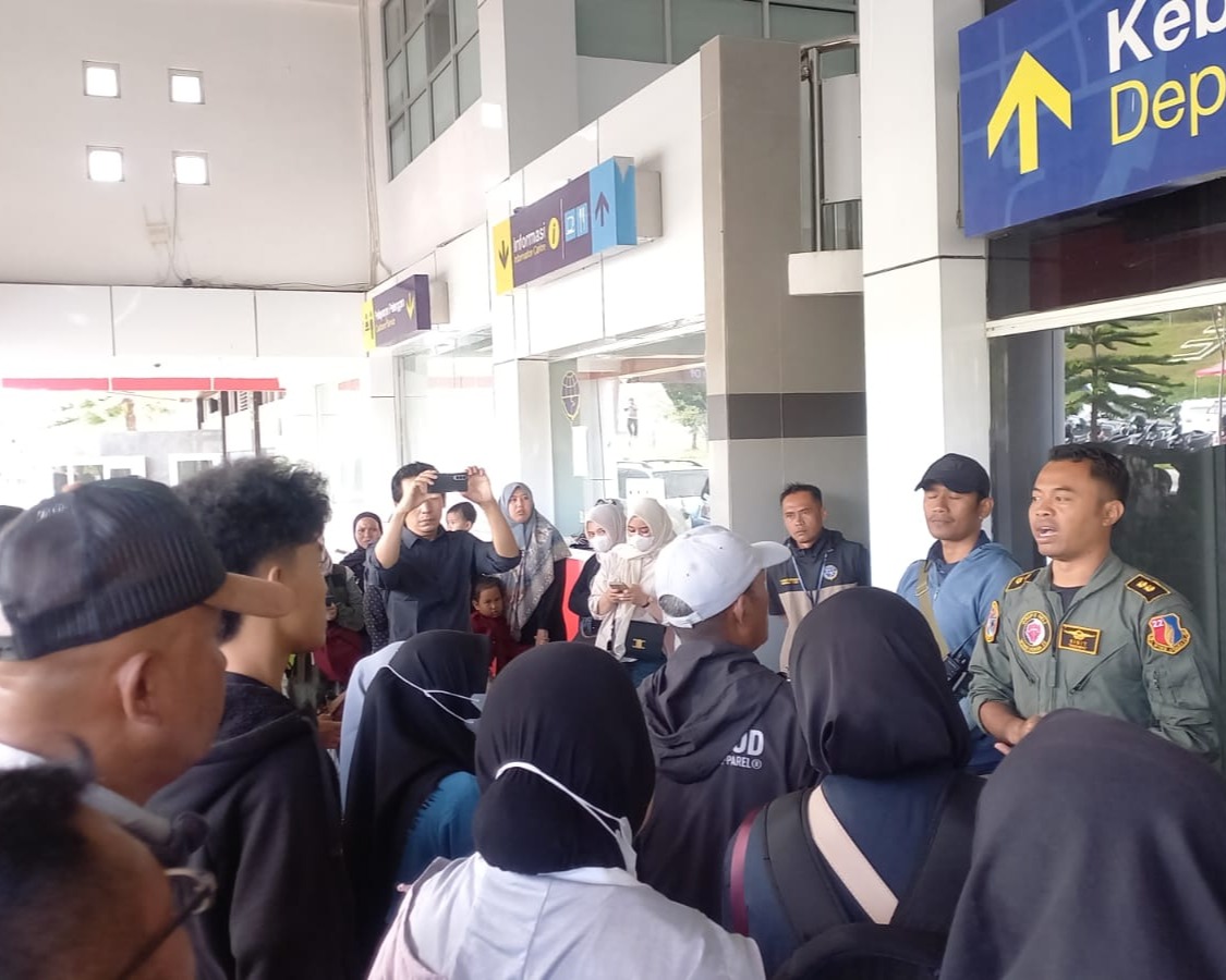 TNI AU Fasilitasi Pesawat Untuk Evakuasi Masyarakat Terdampak Bencana Yang Terisolir, Nakes Dan Orang Sakit