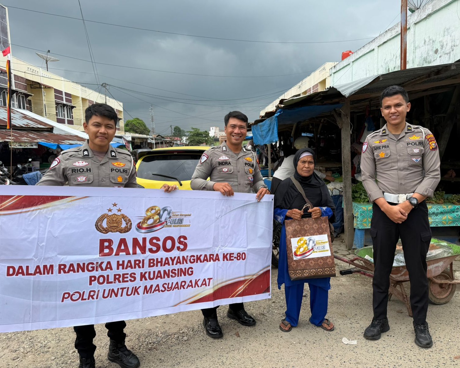 Dari Pasar Rakyat Hingga Pelosok Negeri, Sentuhan Kepedulian Polda Riau Hadir Di Hari Bhayangkara Ke-80