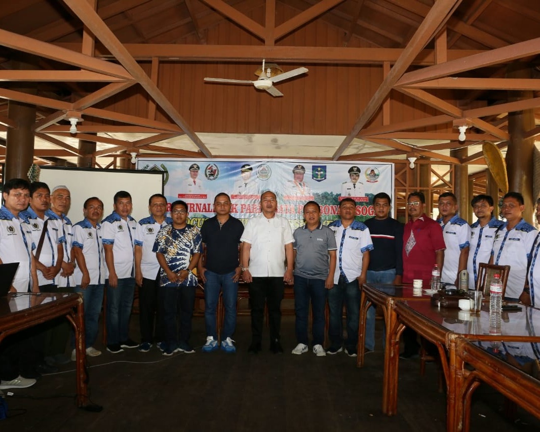 Bupati Taput Hadiri FGD Safari Jurnalistik Pariwisata PWI Bona Pasogit