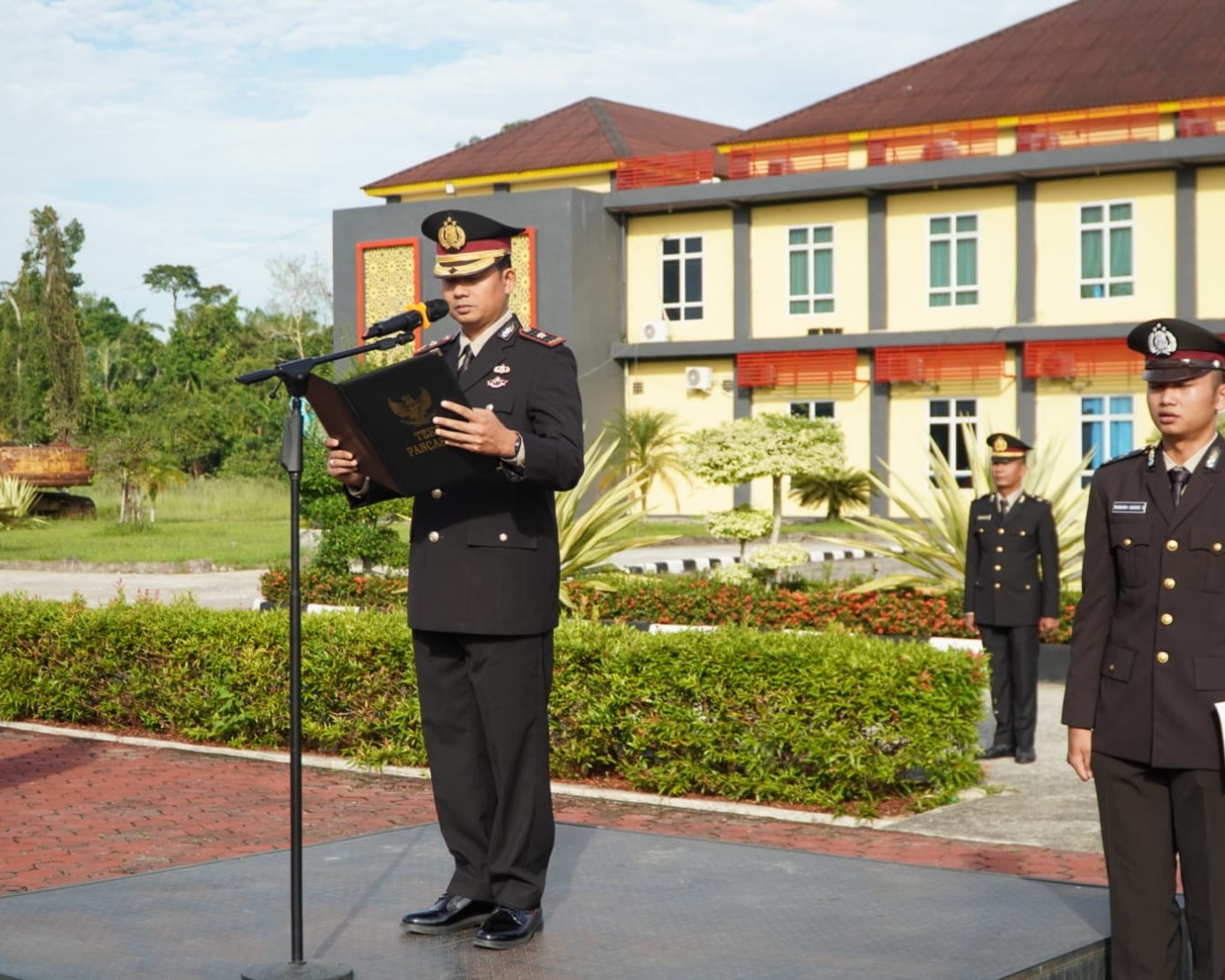 Wakapolres Rohul Kompol Rahmat Hidayat Pimpin Upacara Hari Lahir Pancasila Tahun 2025