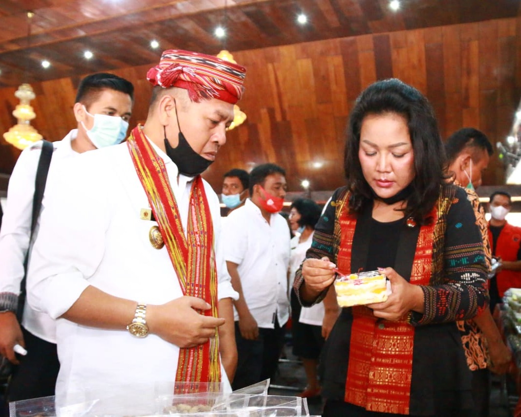 Bupati Taput Launching Koperasi Produsen Mega Gotong Royong Jaya dan Pameran UMKM Anak Muda Millenial