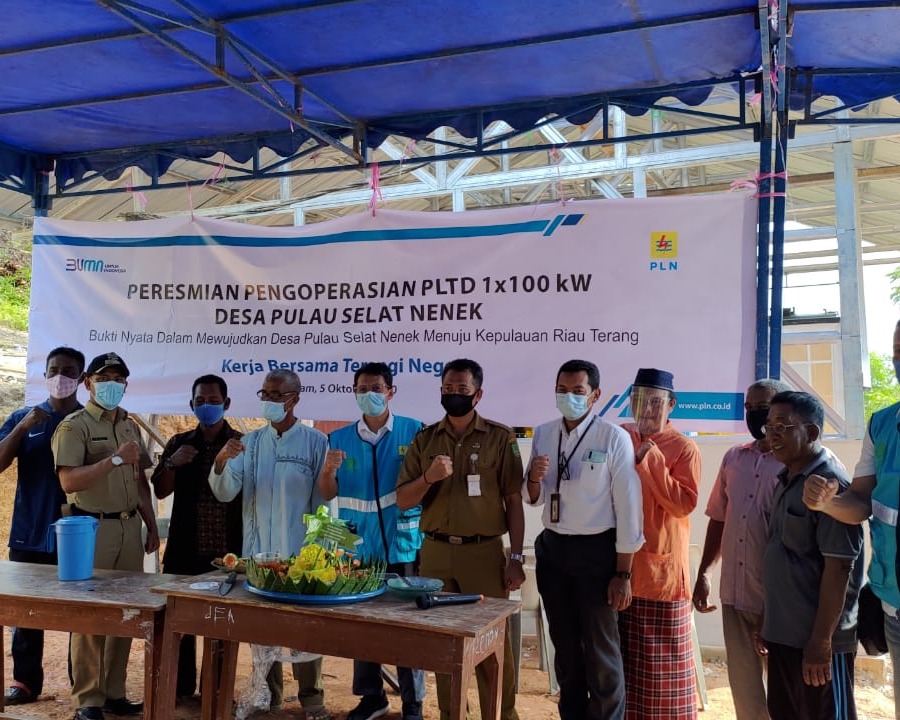 Jelang Hari Listrik Nasional Ke-75, PLN Berikan Kado Manis Untuk Masyarakat Selat Nenek dan Pulau Jaloh