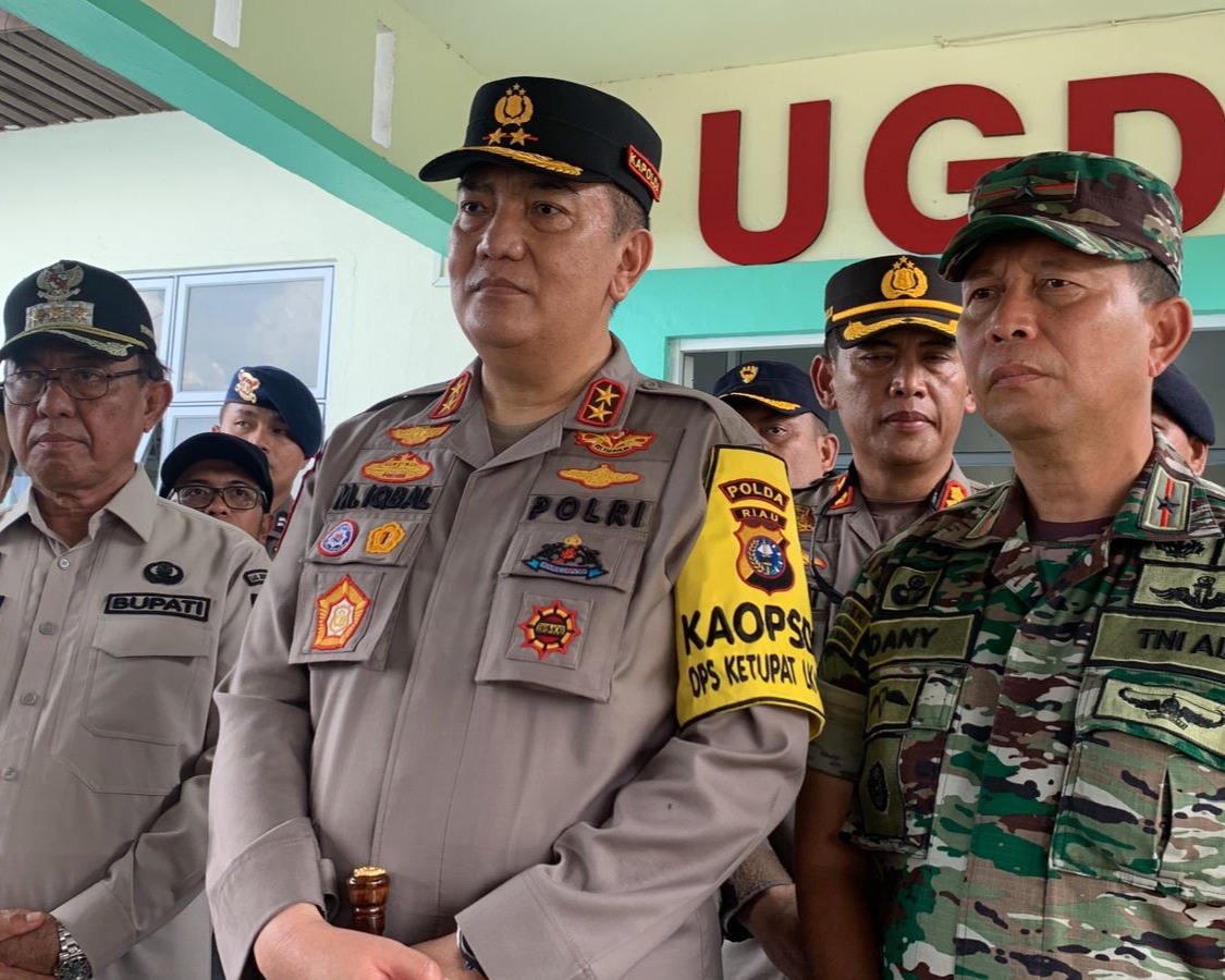 Kapolda Riau Tinjau Ke Lokasi Penyebab Kapal Pengangkut Penumpang SB Evevlyn Calisca 01 Terbalik di Tembilahan