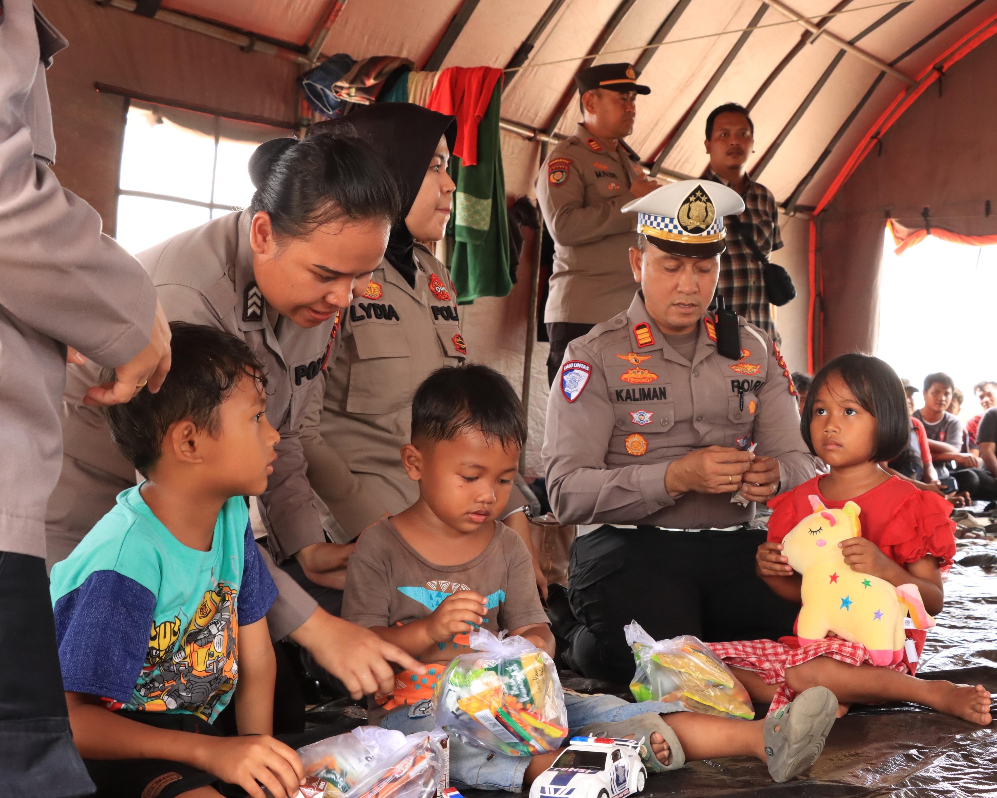 Pulihkan Luka Psikologis Pasca Kerusuhan, Polres Siak Gelar Trauma Healing Untuk Korban di Tenda Pengungsian PT SSL