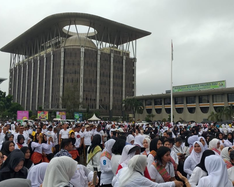Dandim 0301/Pekanbaru Beserta Anggota Persit Cab L Kodim Hadiri Gerak Jalan Sehat Keluarga, Dalam Rangka Peringati Hari Ibu Tahun 2019