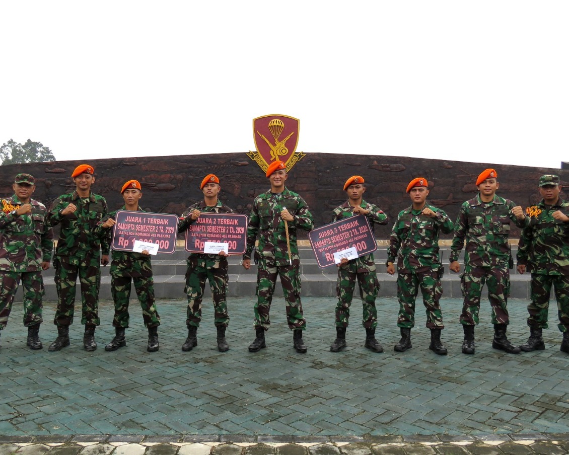 Danyonko 462 Paskhas Berikan Penghargaan Peraih Nilai Tertinggi Kesemaptaan Jasmani