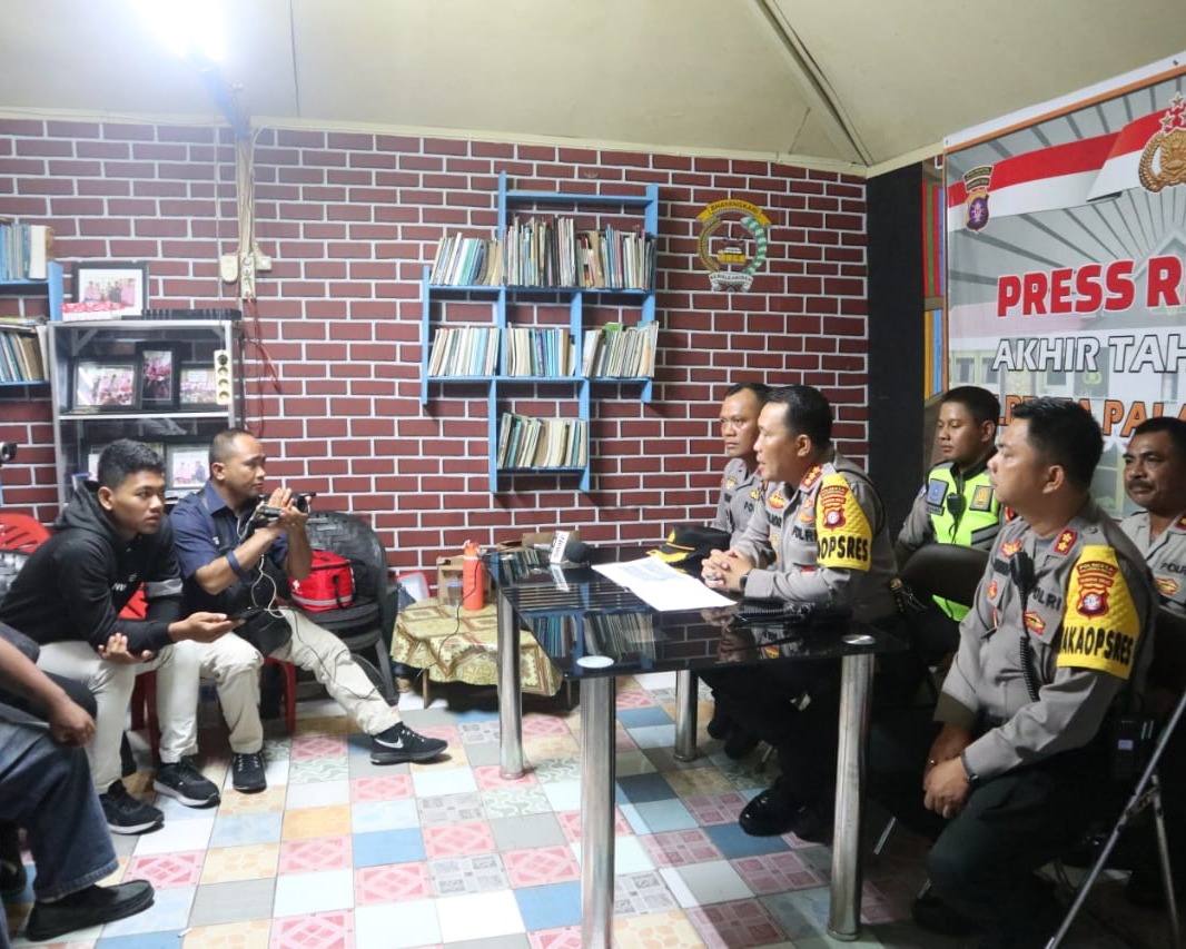Polresta Palangka Raya Menggelar Konferensi Pers Menjelang Tutup Akhir Tahun 2019 di Pos Polisi Bundaran Besar 
