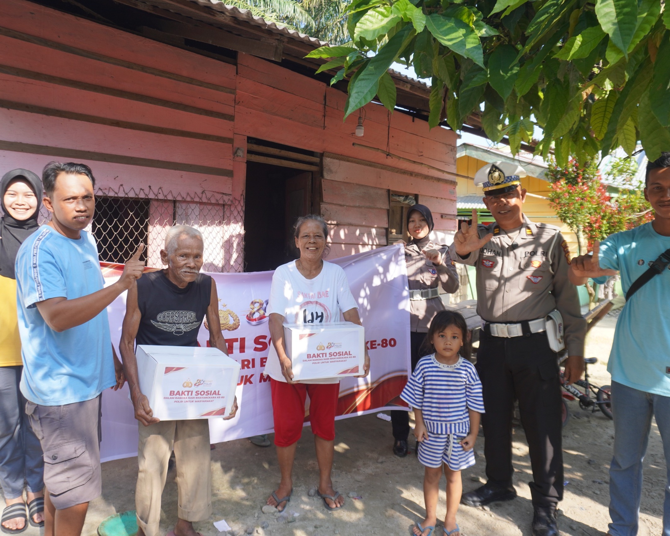 Menjangkau Hingga Pelosok Negeri, Polantas Riau Salurkan 5.357 Paket Bansos Dan Hadir Membawa Harapan Untuk Masyarakat