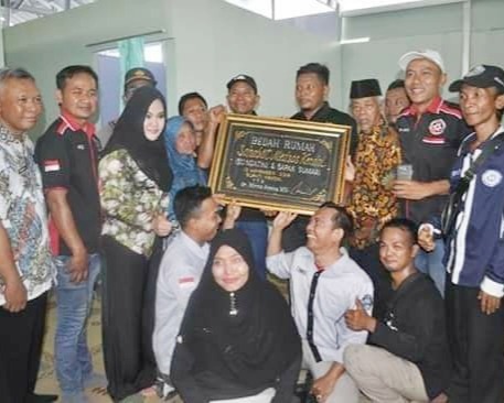Melhat Kedekatan Bupati Mirna Annisa dengan Masyarakat Kendal, di Acara Bedah Rumah